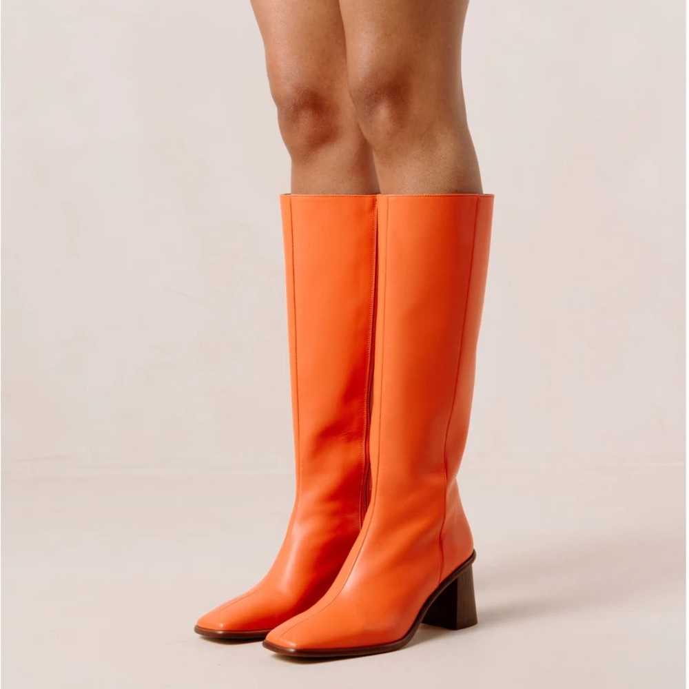 Alohas East Knee-High Leather Boot Size 10.5